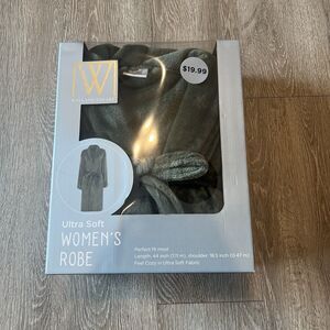 Ultra Soft Women’s Robe. Perfect Fit Most. Length:44 Inch, Shoulder: 18.5 Inch.